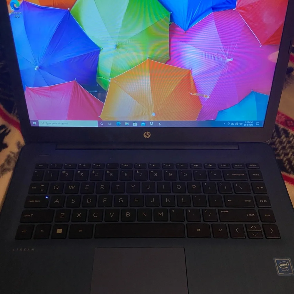 HP, navy laptop comes with original charger. It works well no issues at all!